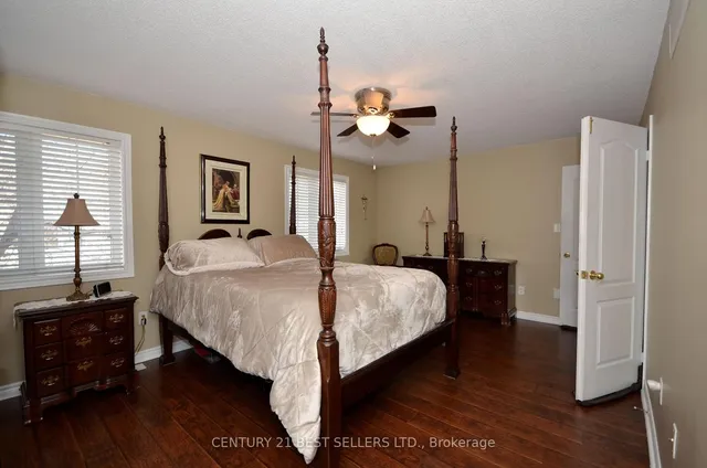 Additional image 31 of 9 Coin St