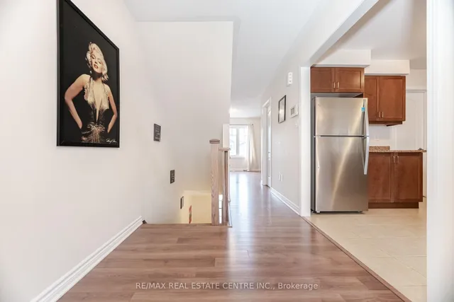 Additional image 4 of 18 Allium Rd