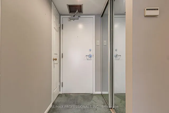 Additional image 4 of 705 King St Unit 405