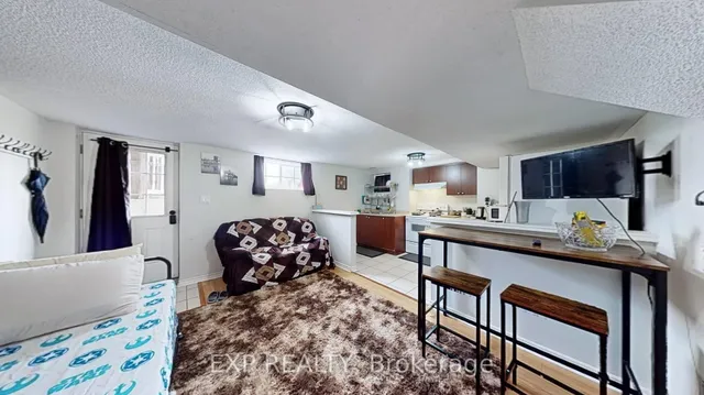 Additional image 34 of 28 Cosmo Crt