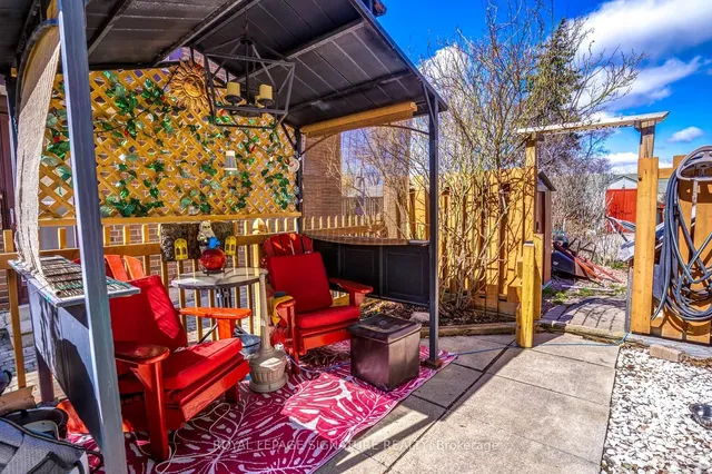 Additional image 31 of 48 Lawndale Cres