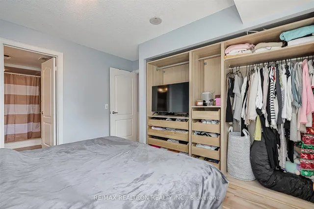 Additional image 19 of 212 Eglinton Ave Unit 803