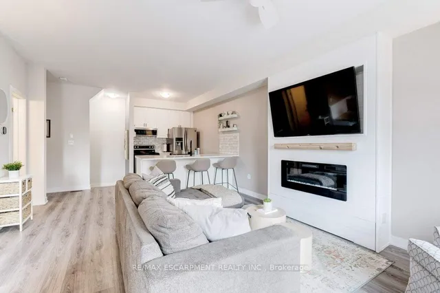 Additional image 17 of 590 North Service Rd Unit 74