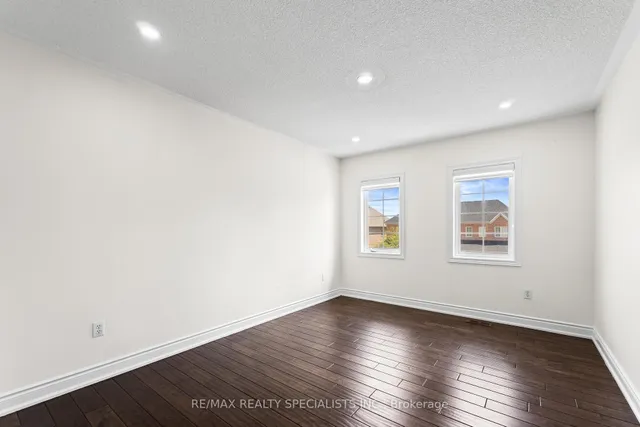 Additional image 30 of 14 Banks Dr