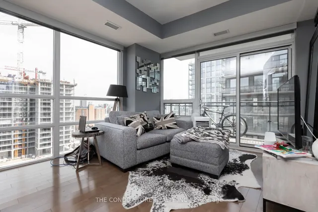 Additional image 4 of 460 Adelaide St Unit 2006