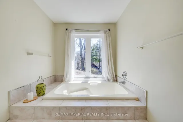 Additional image 36 of 2048 Devon Rd