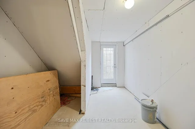 Additional image 38 of 29 Baccarat Cres