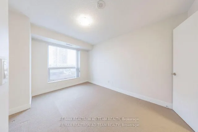 Additional image 18 of 125 Village Green Sq Unit 706