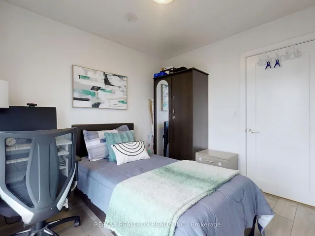 Additional image 30 of 225 Village Green Sq Unit 803