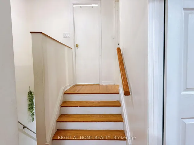 Additional image 18 of 2901 Jane St Unit 101