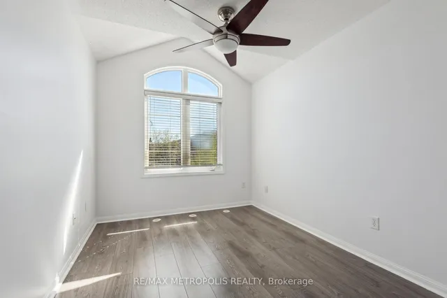 Additional image 27 of 54 Howe Ave