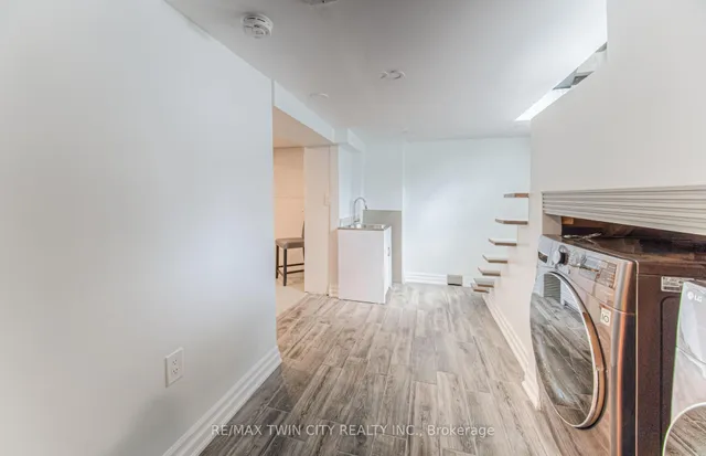 Additional image 40 of 31 Dekay St