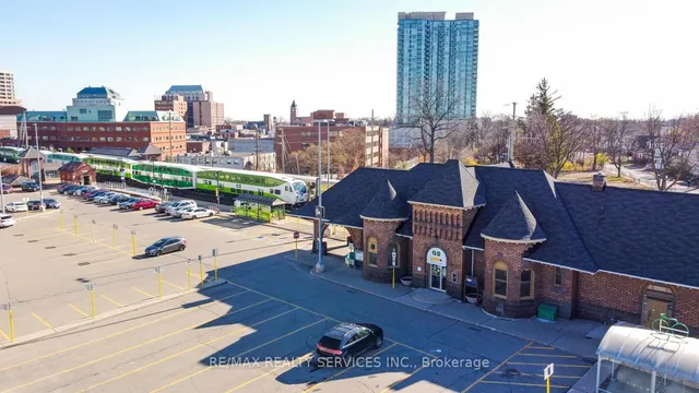 Additional image 50 of 29 Woodward Ave