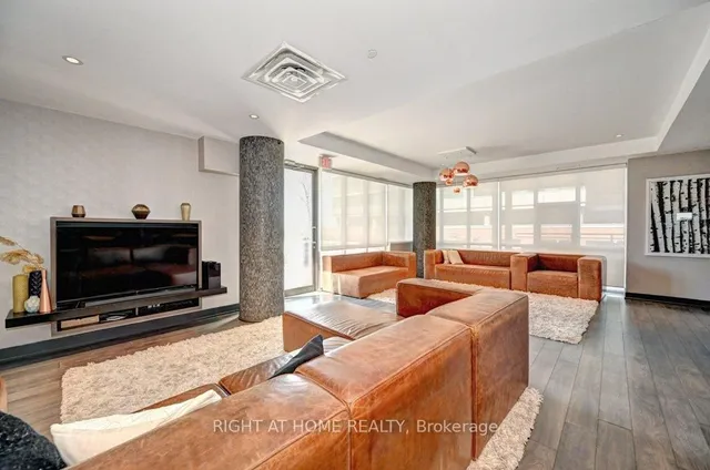 Additional image 37 of 85 Duke St Unit 1212