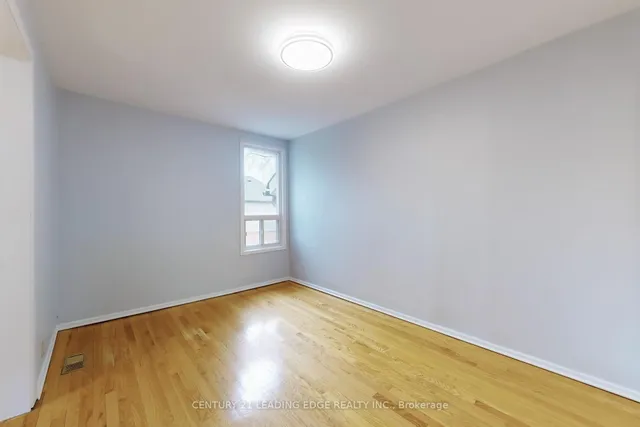 Additional image 17 of 34 CHISHOLM Ave