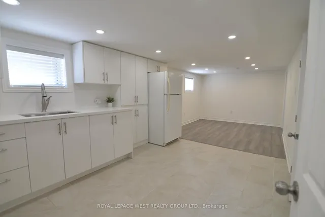 Additional image 24 of 905 Islington Ave