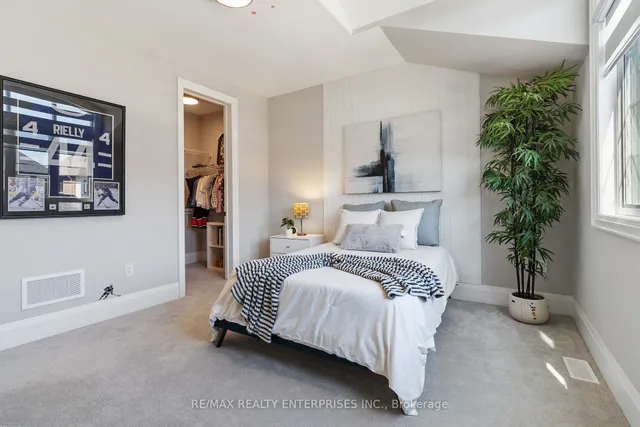 Additional image 37 of 1437 Lakeport Cres