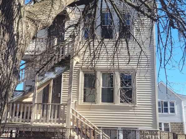 Primary image of 8405 S Baltimore Ave, Chicago, IL 60617