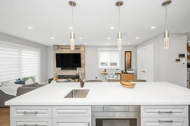 Additional image 11 of 820 Cosburn Ave