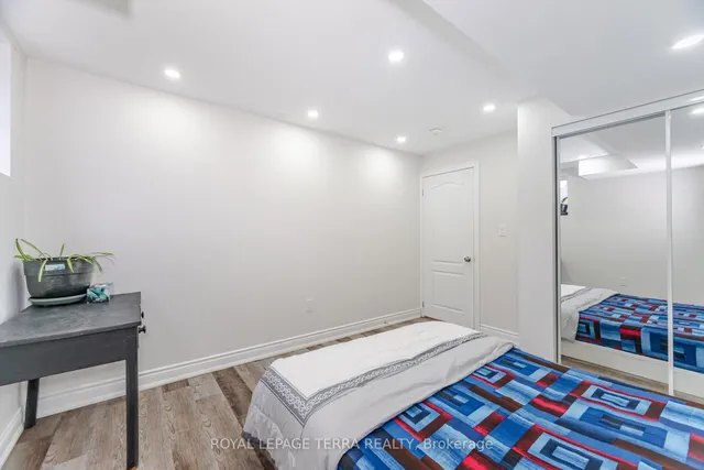 Additional image 43 of 15 Versailles Cres