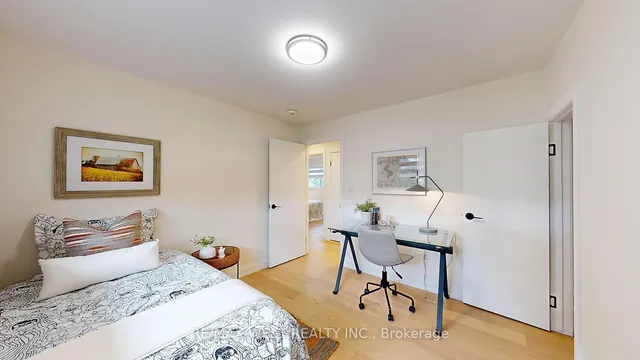 Additional image 23 of 2 Clanwilliam Crt