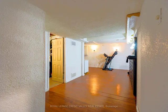 Additional image 41 of 8 Sandringham Crt