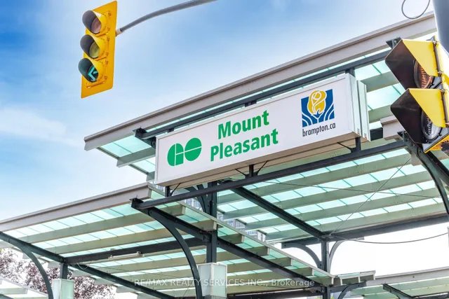 Additional image 35 of 70 baycliffe Cres Unit 408