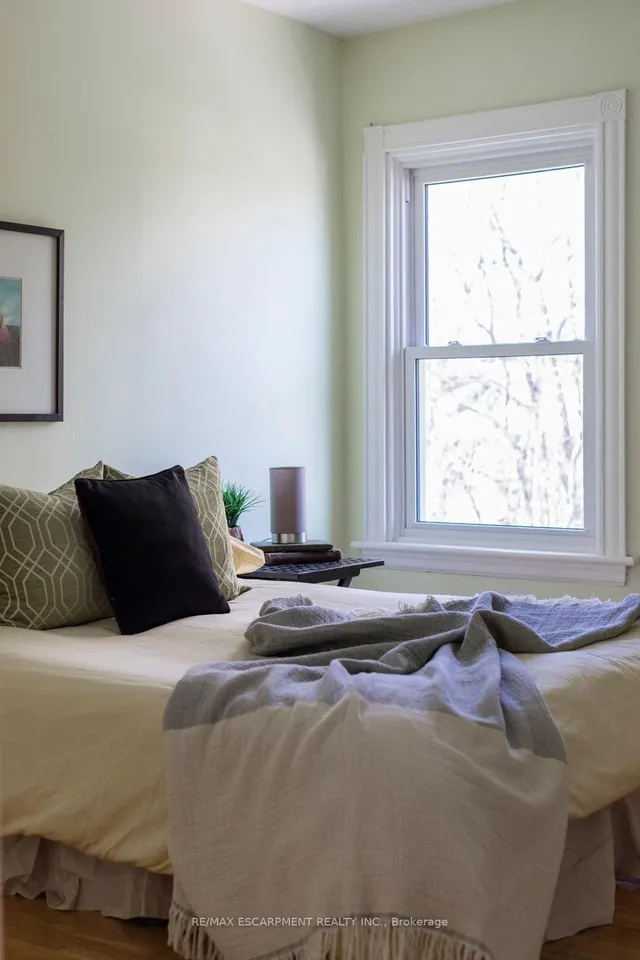 Additional image 30 of 24 Hyde Park Ave