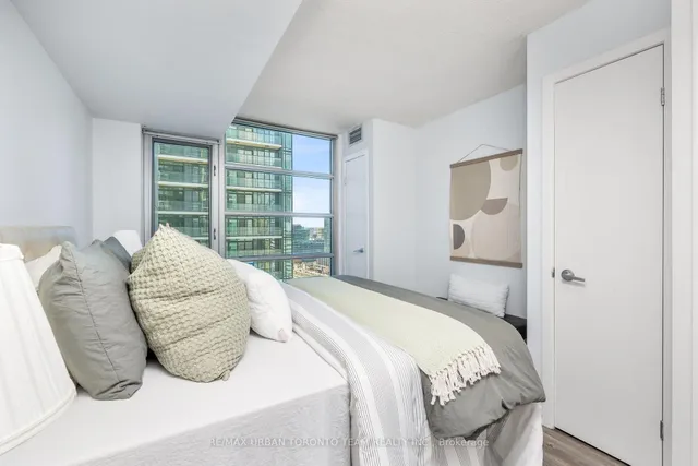 Additional image 20 of 81 Navy Wharf Crt Unit 2909