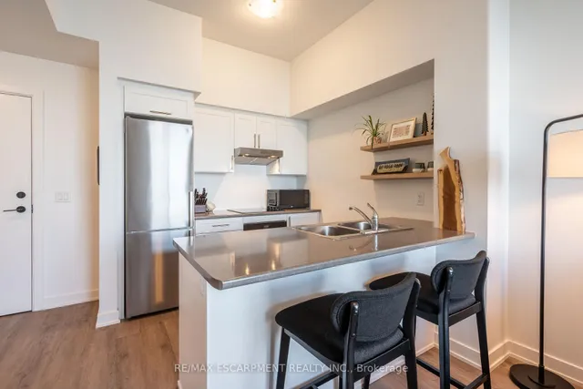 Additional image 7 of 600 North Service Rd Unit 613