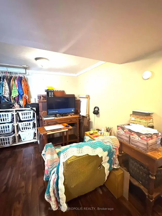 Additional image 9 of 982 Cosburn Ave