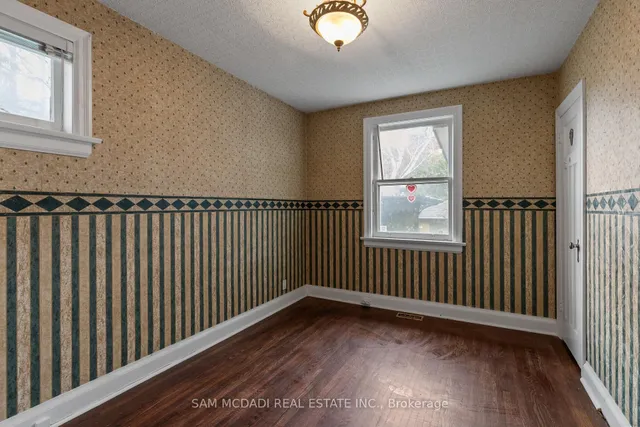 Additional image 18 of 319 Cosburn Ave