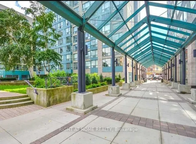 Additional image 38 of 92 King St Unit 403