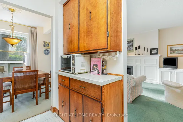 Additional image 11 of 74 Upper Canada Dr Unit 1