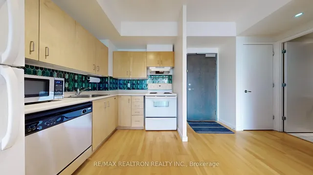 Additional image 15 of 281 Mutual St Unit 1506