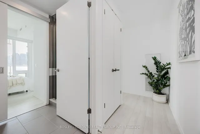 Additional image 34 of 197 Yonge St Unit 3909