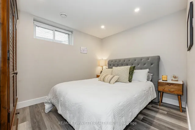 Additional image 38 of 533 Falconridge Cres