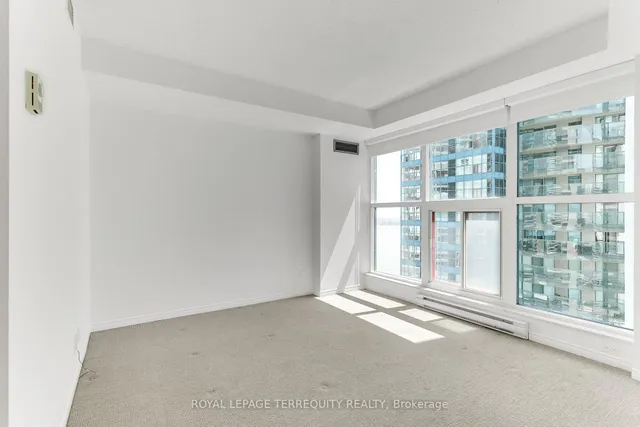 Additional image 26 of 77 Harbour Sq Unit 2707
