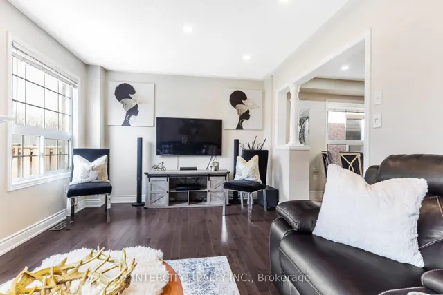 Additional image 14 of 54 Amethyst Circ