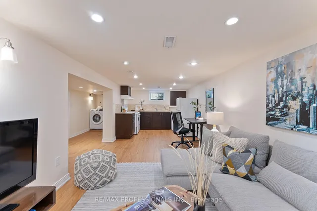 Additional image 32 of 10 Woodbury Pl