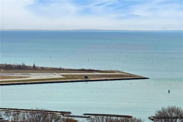 Additional image 23 of 219 Fort York Blvd