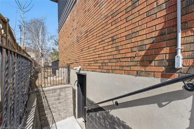 Additional image 33 of 90 Euclid Ave