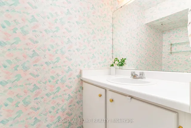 Additional image 21 of 74 Upper Canada Dr Unit 1