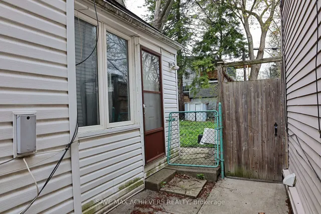 Additional image 46 of 1820 Dundas St