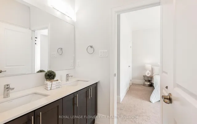 Additional image 37 of 25 Icon St