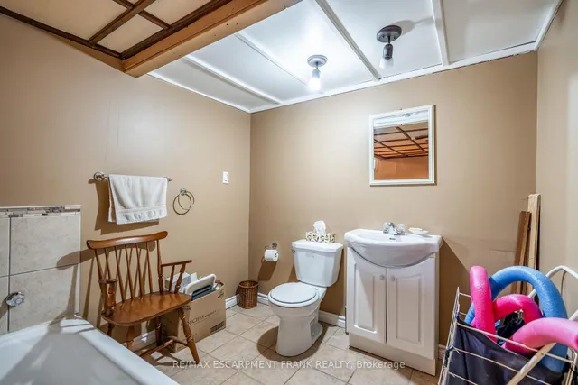 Additional image 35 of 12 Rossmore Ave