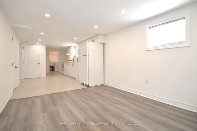 Additional image 26 of 905 Islington Ave