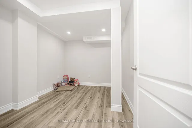 Additional image 44 of 102 Chalkfarm Cres