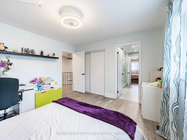 Additional image 42 of 302 Leacock Ave