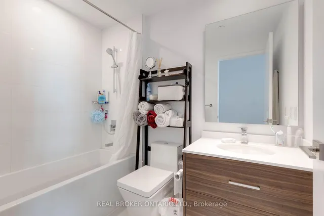 Additional image 12 of 488 University Ave Unit 4403